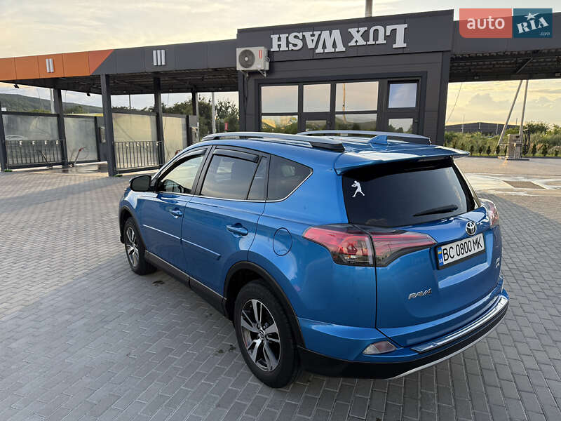 Внедорожник / Кроссовер Toyota RAV4 2017 в Золочеве