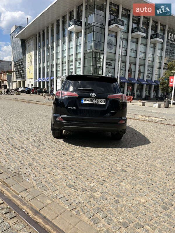 Позашляховик / Кросовер Toyota RAV4 2016 в Дніпрі