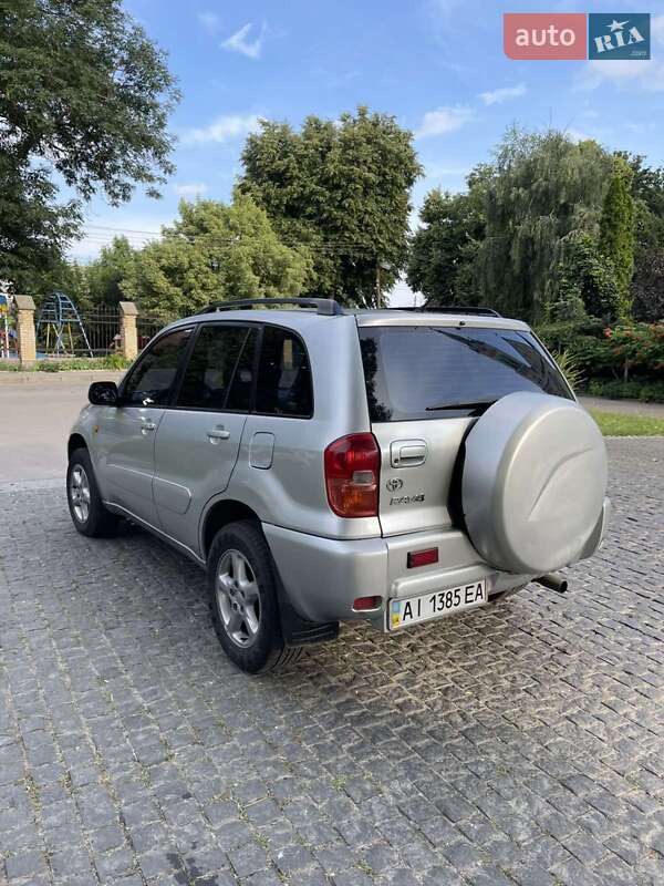 Внедорожник / Кроссовер Toyota RAV4 2002 в Фастове