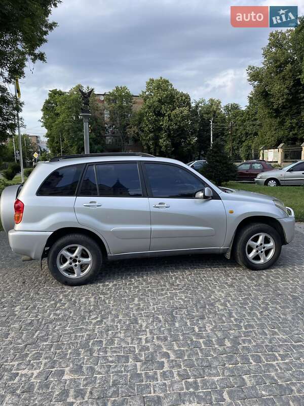Внедорожник / Кроссовер Toyota RAV4 2002 в Фастове