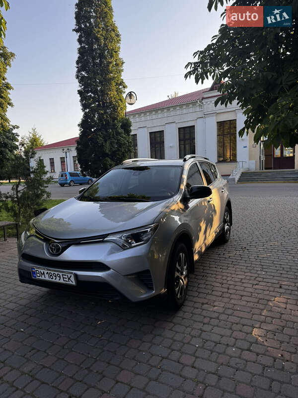 Позашляховик / Кросовер Toyota RAV4 2017 в Ромнах
