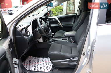 Внедорожник / Кроссовер Toyota RAV4 2018 в 