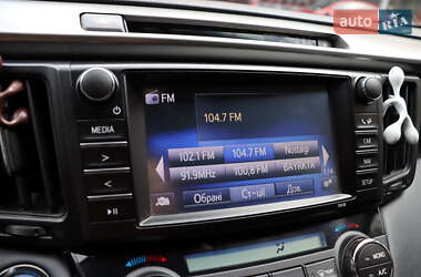 Внедорожник / Кроссовер Toyota RAV4 2018 в 