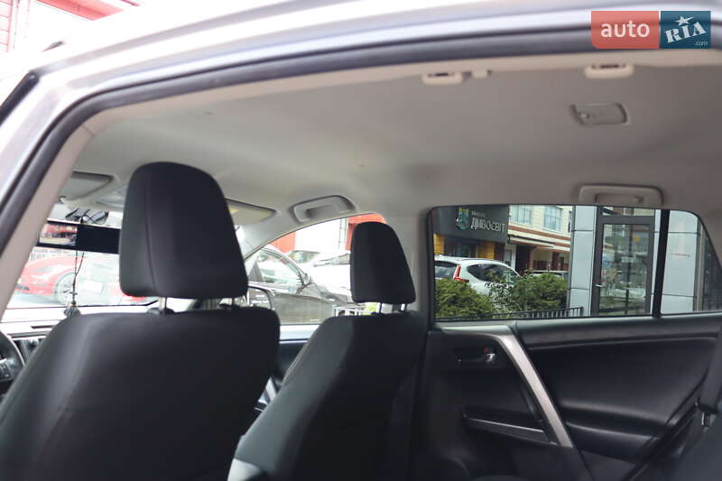 Позашляховик / Кросовер Toyota RAV4 2018 в Львові