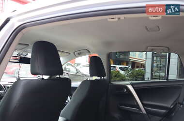 Внедорожник / Кроссовер Toyota RAV4 2018 в 