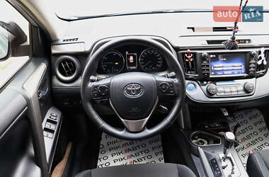 Внедорожник / Кроссовер Toyota RAV4 2018 в 