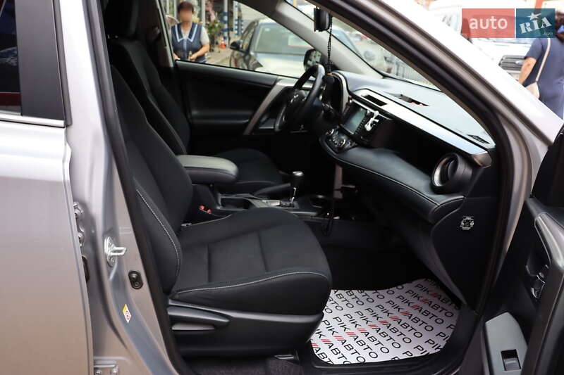 Позашляховик / Кросовер Toyota RAV4 2018 в Львові