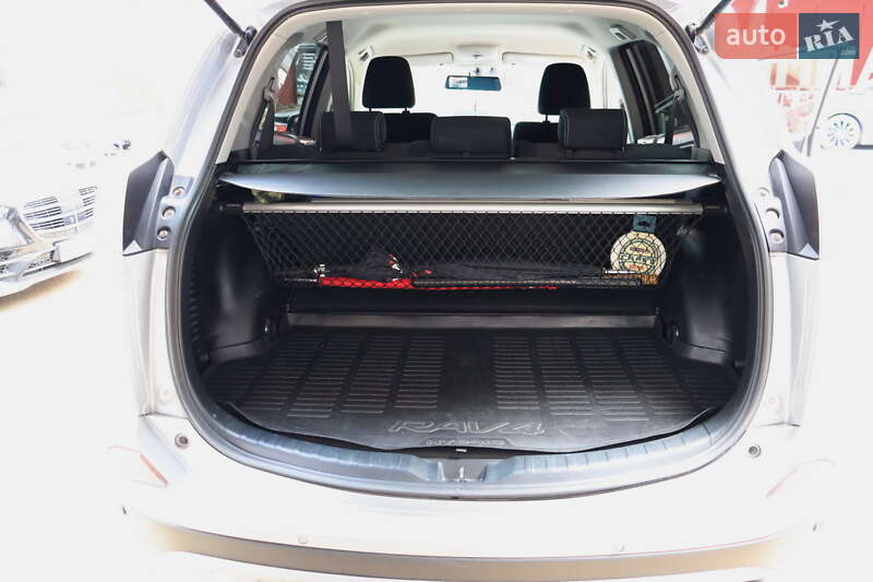 Позашляховик / Кросовер Toyota RAV4 2018 в Львові