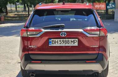 Внедорожник / Кроссовер Toyota RAV4 2019 в 