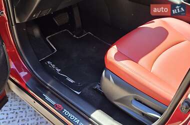 Внедорожник / Кроссовер Toyota RAV4 2019 в 