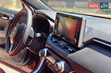 Внедорожник / Кроссовер Toyota RAV4 2019 в 