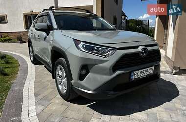 Позашляховик / Кросовер Toyota RAV4 2021 в Золочеві