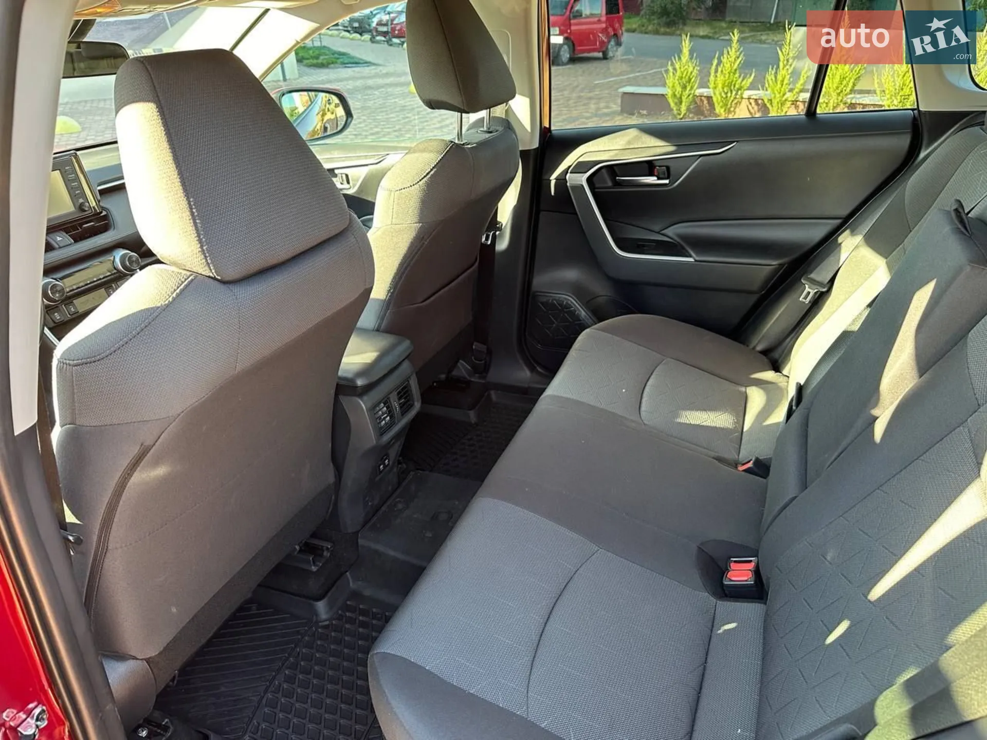 2019 Toyota RAV 4 - мініатюра 9
