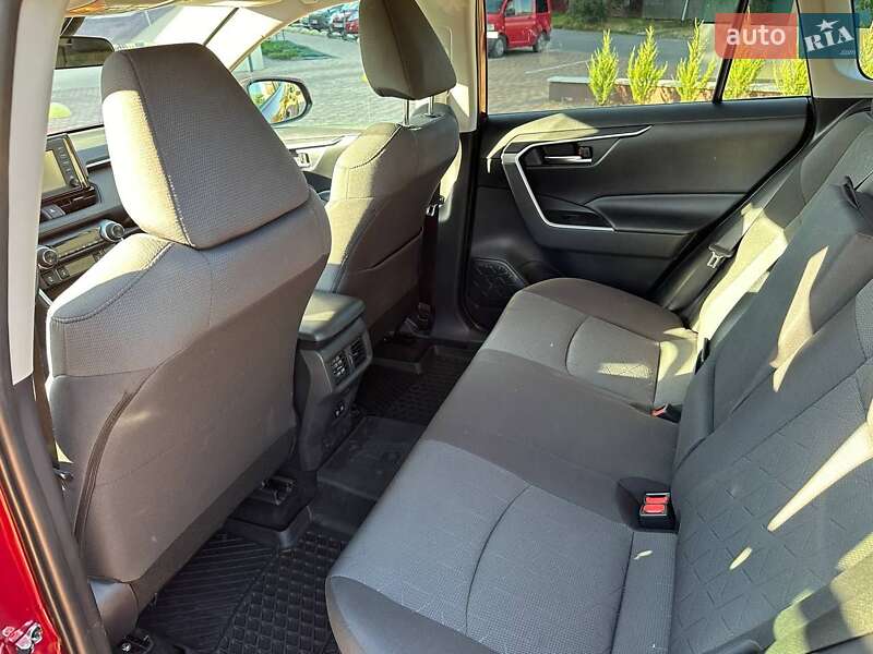 Позашляховик / Кросовер Toyota RAV4 2019 в Умані