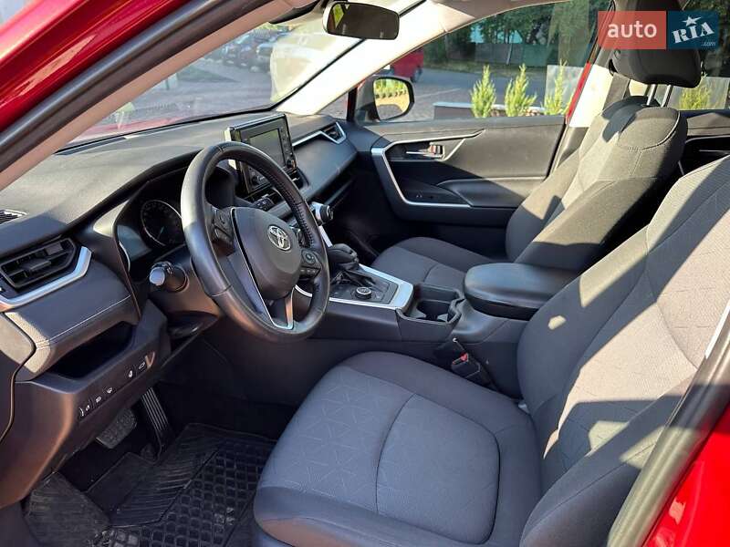 Позашляховик / Кросовер Toyota RAV4 2019 в Умані