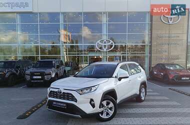 Внедорожник / Кроссовер Toyota RAV4 2019 в Киеве