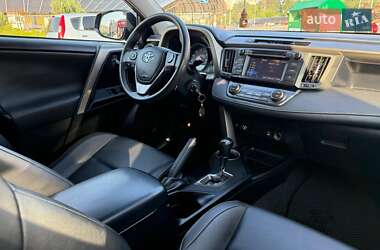 Внедорожник / Кроссовер Toyota RAV4 2015 в 