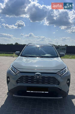 Позашляховик / Кросовер Toyota RAV4 2020 в Києві