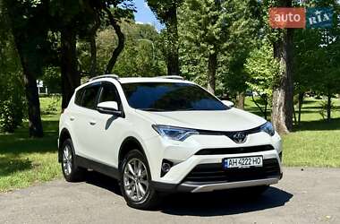 Позашляховик / Кросовер Toyota RAV4 2017 в Києві