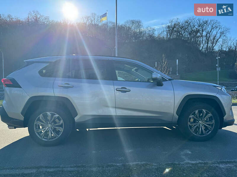 Внедорожник / Кроссовер Toyota RAV4 2022 в Киеве