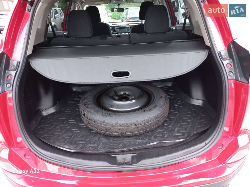 Позашляховик / Кросовер Toyota RAV4 2016 в Дніпрі