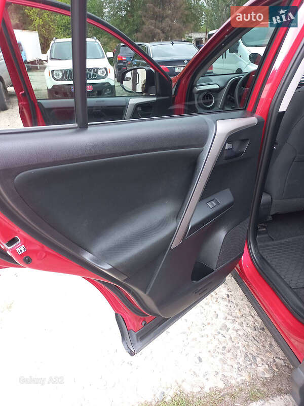 Позашляховик / Кросовер Toyota RAV4 2016 в Дніпрі