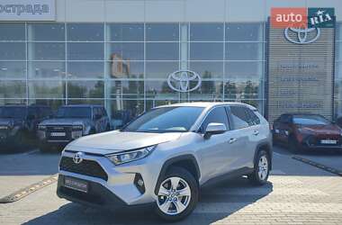 Внедорожник / Кроссовер Toyota RAV4 2021 в Киеве