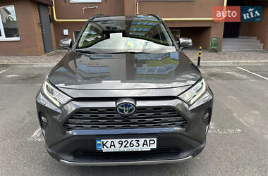 Внедорожник / Кроссовер Toyota RAV4 2020 в Киеве