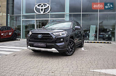 Внедорожник / Кроссовер Toyota RAV4 2023 в Ровно