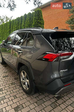 Внедорожник / Кроссовер Toyota RAV4 2020 в Ирпене