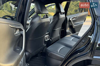 Внедорожник / Кроссовер Toyota RAV4 2020 в 