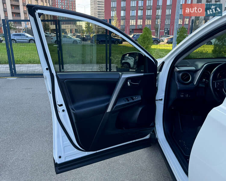 Позашляховик / Кросовер Toyota RAV4 2018 в Києві