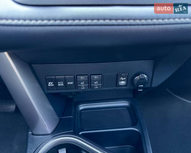 Позашляховик / Кросовер Toyota RAV4 2018 в Києві