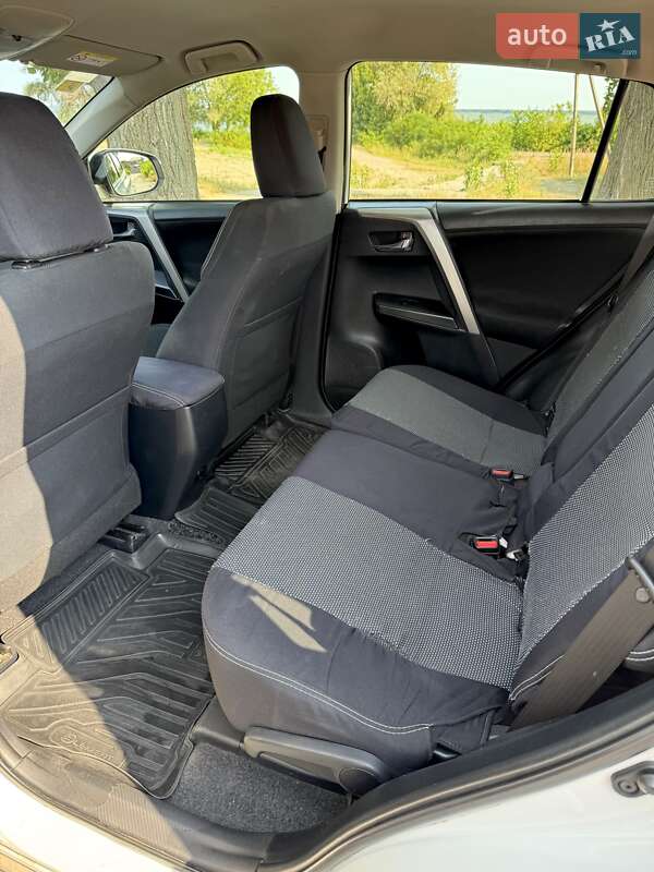 Внедорожник / Кроссовер Toyota RAV4 2018 в Верхнеднепровске фото 18 Внедорожник / Кроссовер Toyota RAV4 2018 в Верхнеднепровске