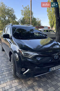 Позашляховик / Кросовер Toyota RAV4 2016 в Лозовій