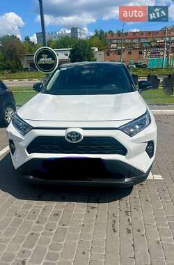 Позашляховик / Кросовер Toyota RAV4 2019 в Харкові
