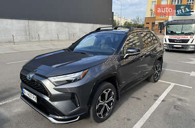 Позашляховик / Кросовер Toyota RAV4 2023 в Вишневому