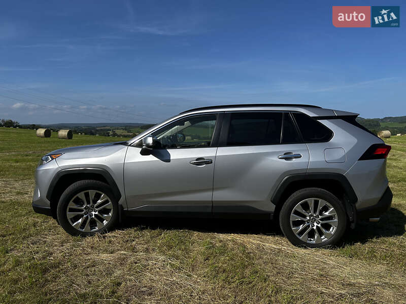 Позашляховик / Кросовер Toyota RAV4 2019 в Кременчуці