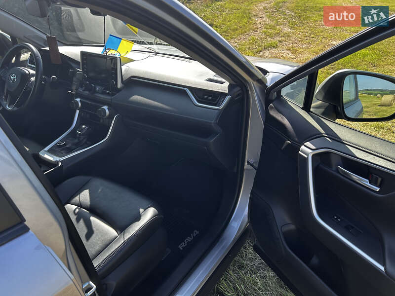 Позашляховик / Кросовер Toyota RAV4 2019 в Кременчуці