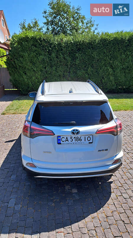 Внедорожник / Кроссовер Toyota RAV4 2016 в Ужгороде