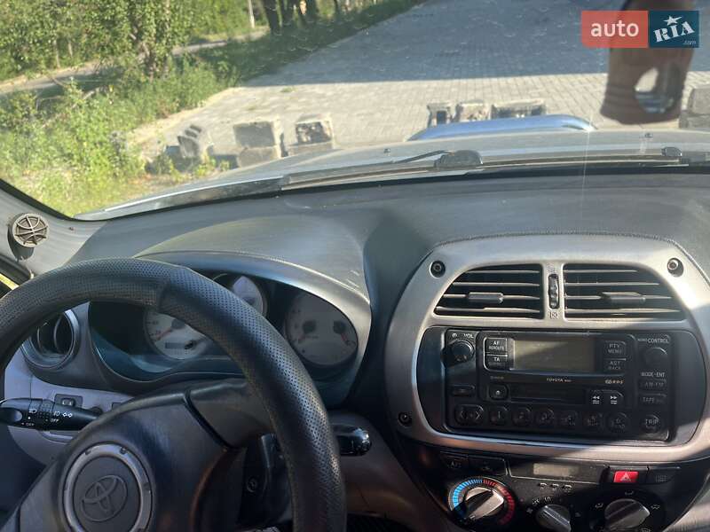 Позашляховик / Кросовер Toyota RAV4 2000 в Слов'янську