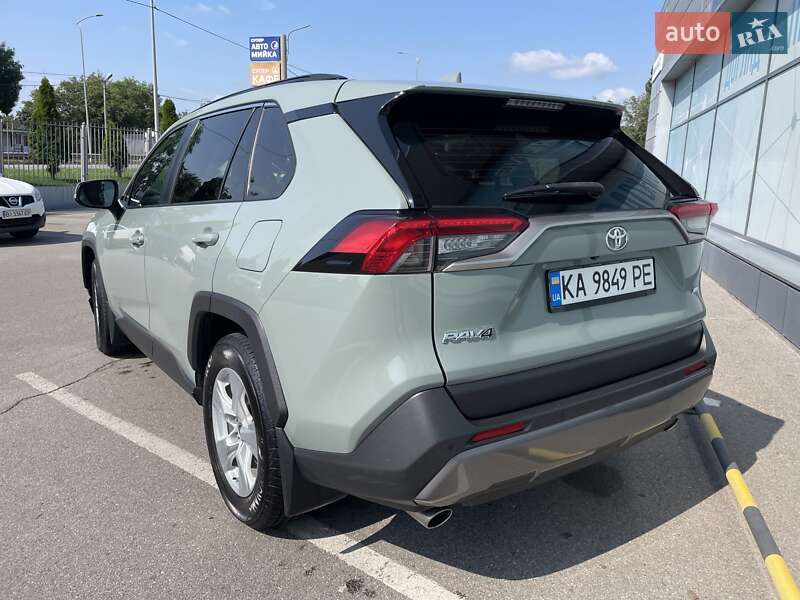 Позашляховик / Кросовер Toyota RAV4 2021 в Полтаві