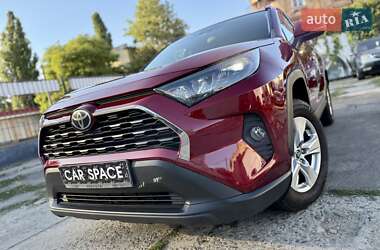 Внедорожник / Кроссовер Toyota RAV4 2019 в 