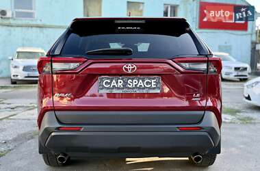 Внедорожник / Кроссовер Toyota RAV4 2019 в 
