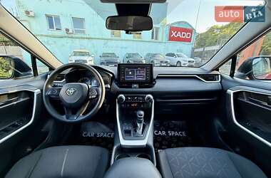 Внедорожник / Кроссовер Toyota RAV4 2019 в 