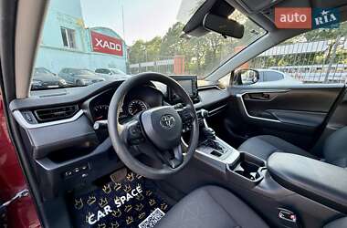 Внедорожник / Кроссовер Toyota RAV4 2019 в 