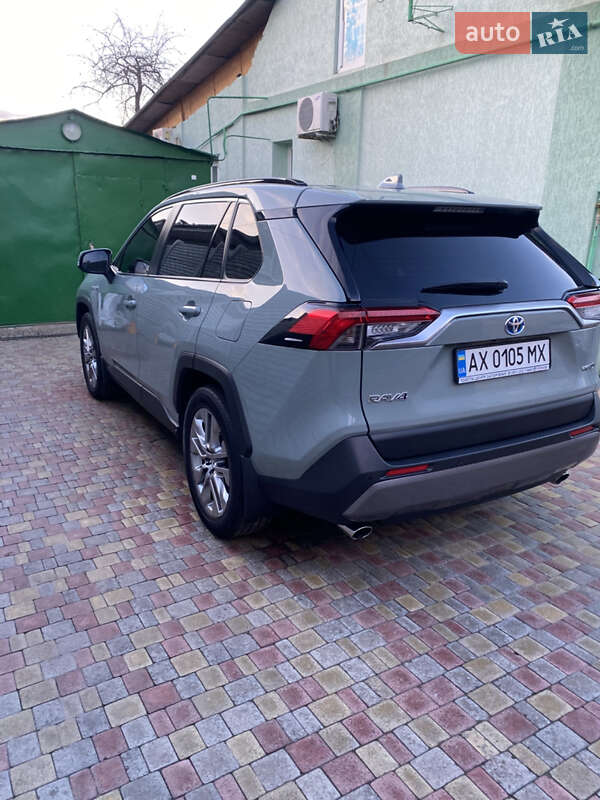 Позашляховик / Кросовер Toyota RAV4 2021 в Харкові