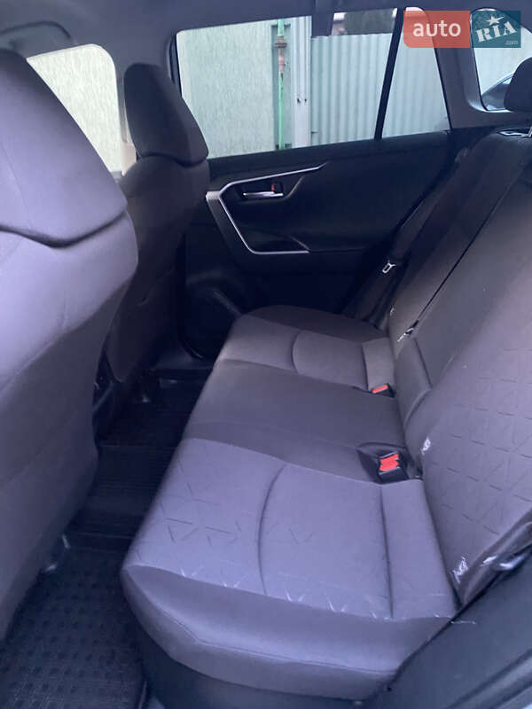 Позашляховик / Кросовер Toyota RAV4 2021 в Харкові