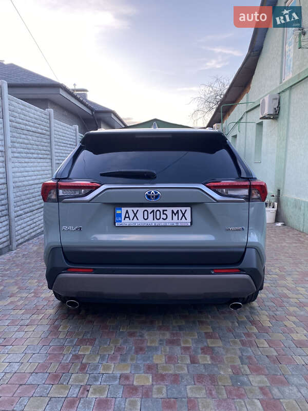 Позашляховик / Кросовер Toyota RAV4 2021 в Харкові
