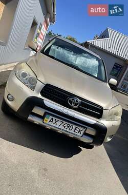 Внедорожник / Кроссовер Toyota RAV4 2006 в Харькове